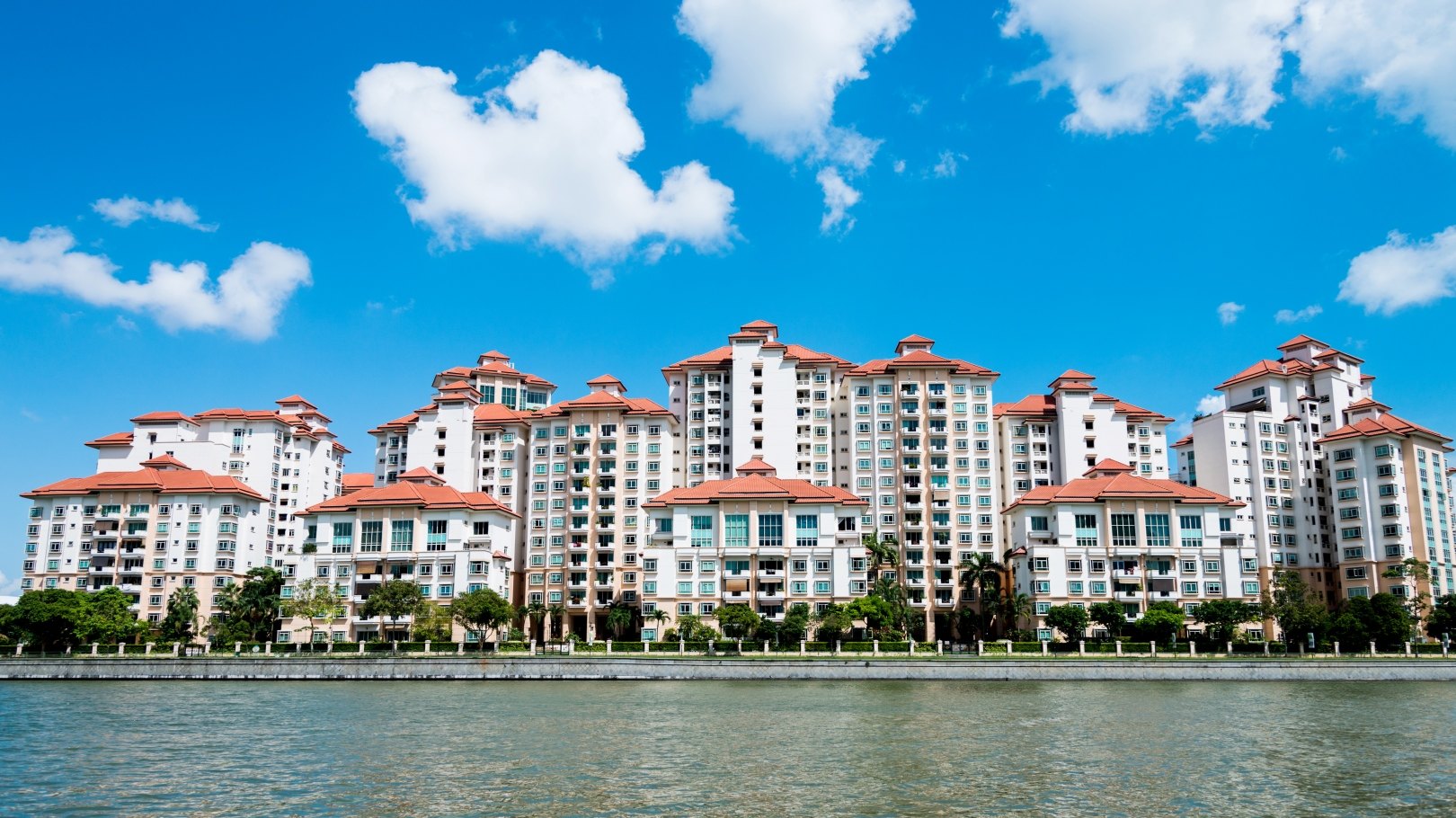 Interest in the property investments has spiked in Singapore on the back of an en-bloc “frenzy”, here are 3 ways to get invested in the property market.
