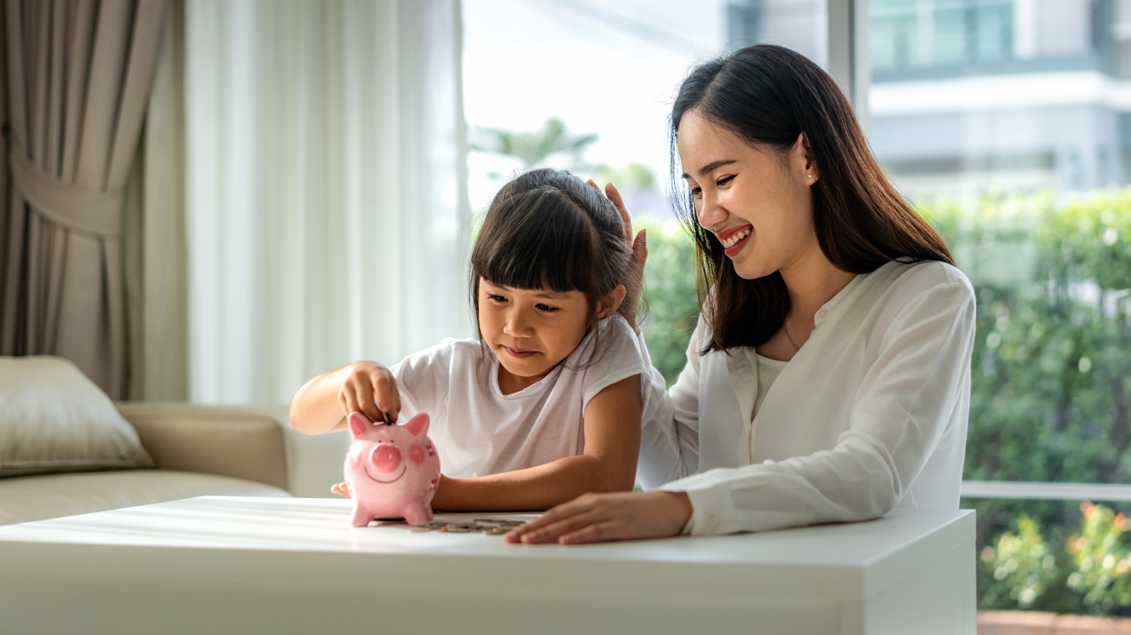 Do your kids know all about money? Take this quiz to test their knowledge and talk to them about how to spend, earn and save!

