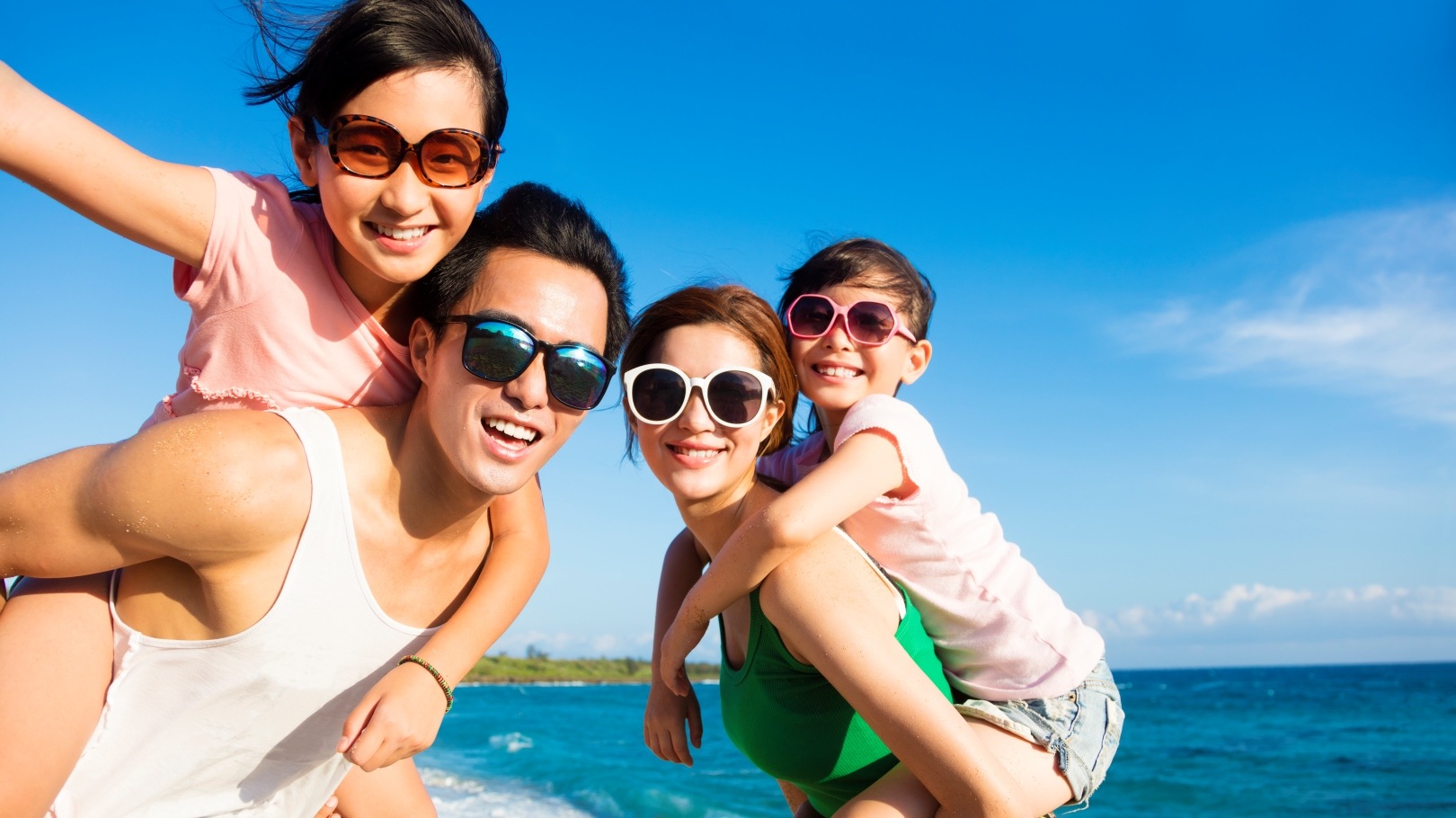 Plan and count down to your dream vacay with this handy holiday checklist!